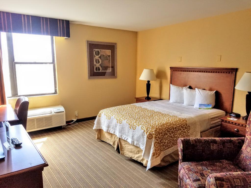 Days Inn By Wyndham Windsor Locks / Bradley Intl Airport Exteriér fotografie
