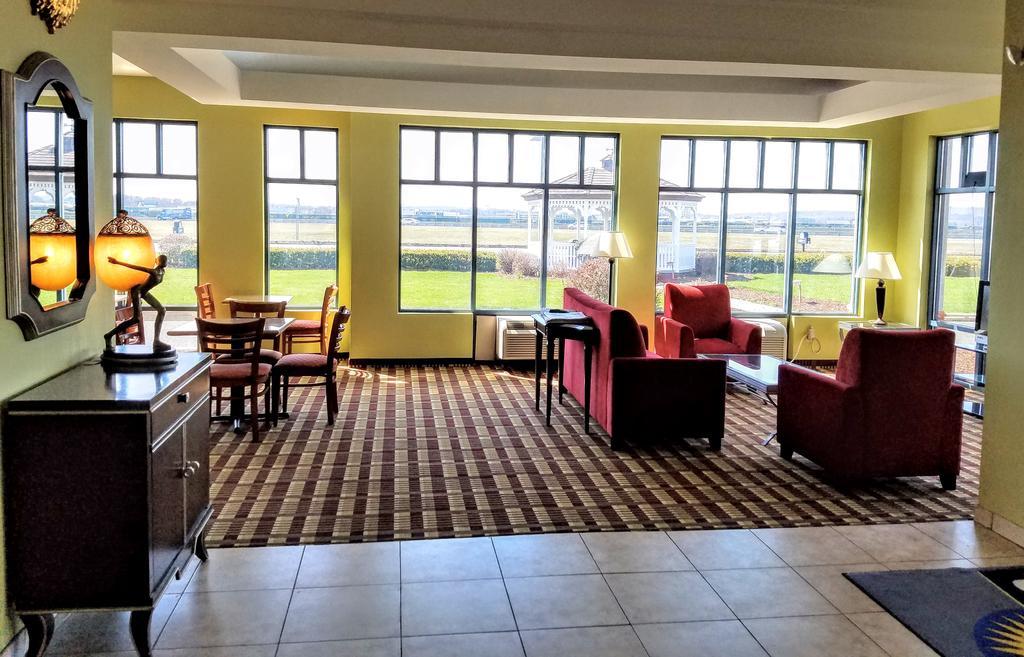 Days Inn By Wyndham Windsor Locks / Bradley Intl Airport Exteriér fotografie