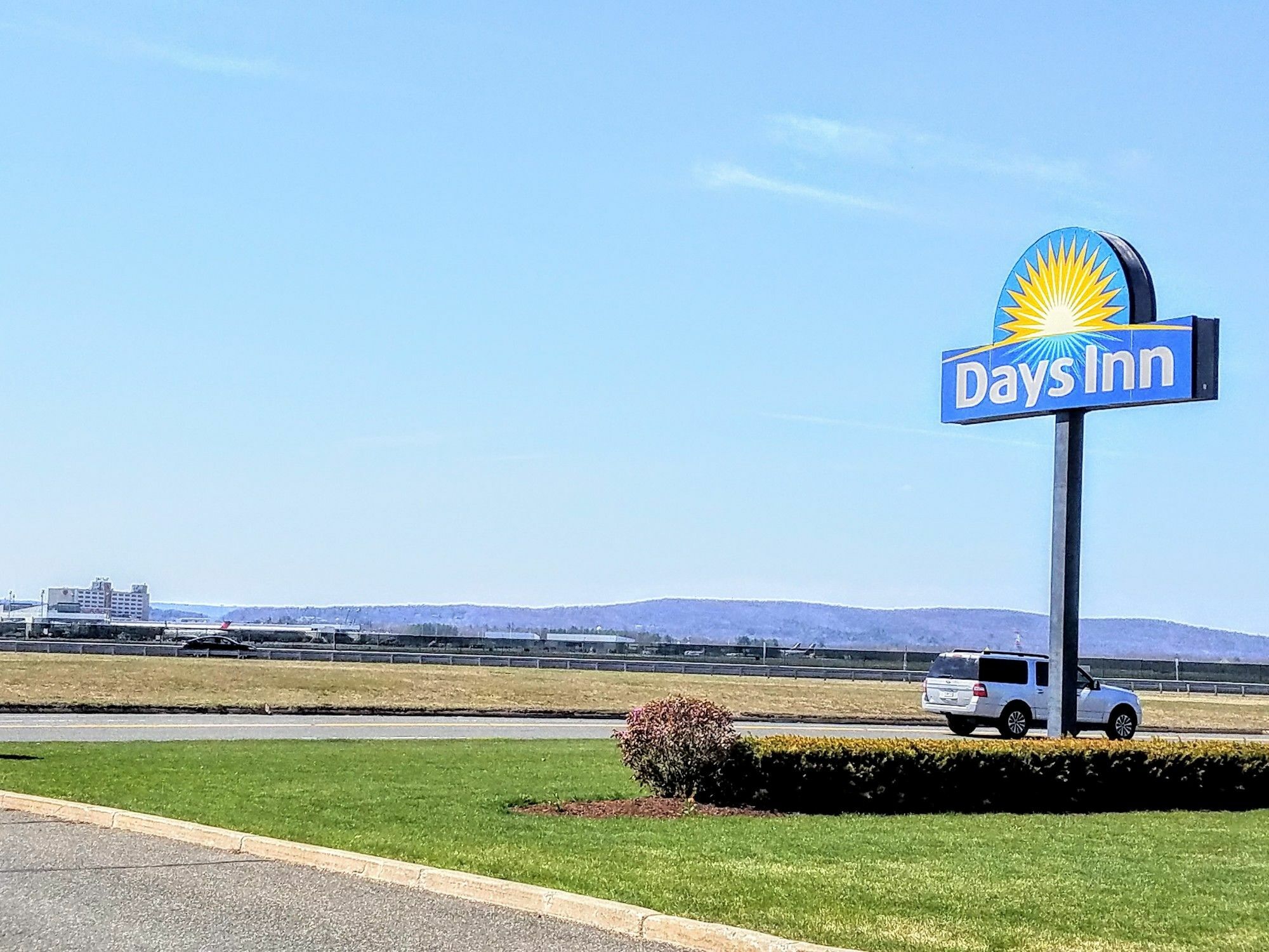 Days Inn By Wyndham Windsor Locks / Bradley Intl Airport Exteriér fotografie