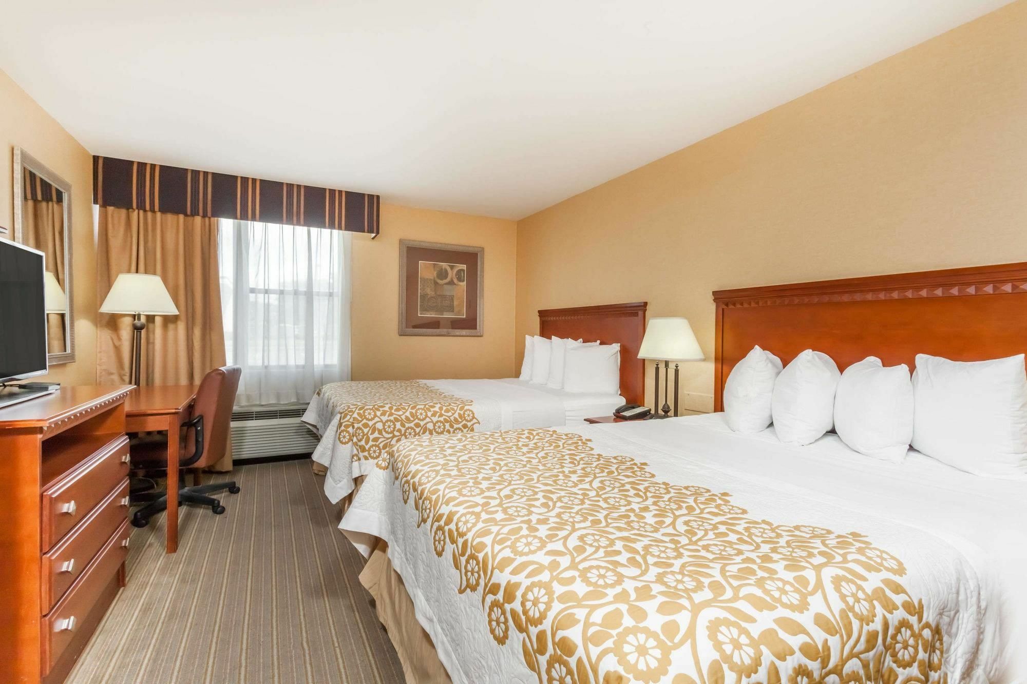 Days Inn By Wyndham Windsor Locks / Bradley Intl Airport Exteriér fotografie