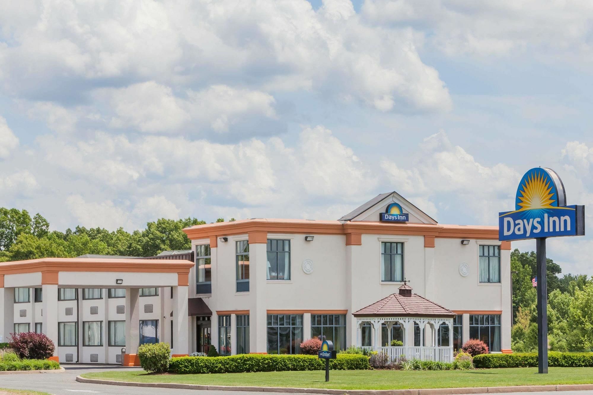Days Inn By Wyndham Windsor Locks / Bradley Intl Airport Exteriér fotografie
