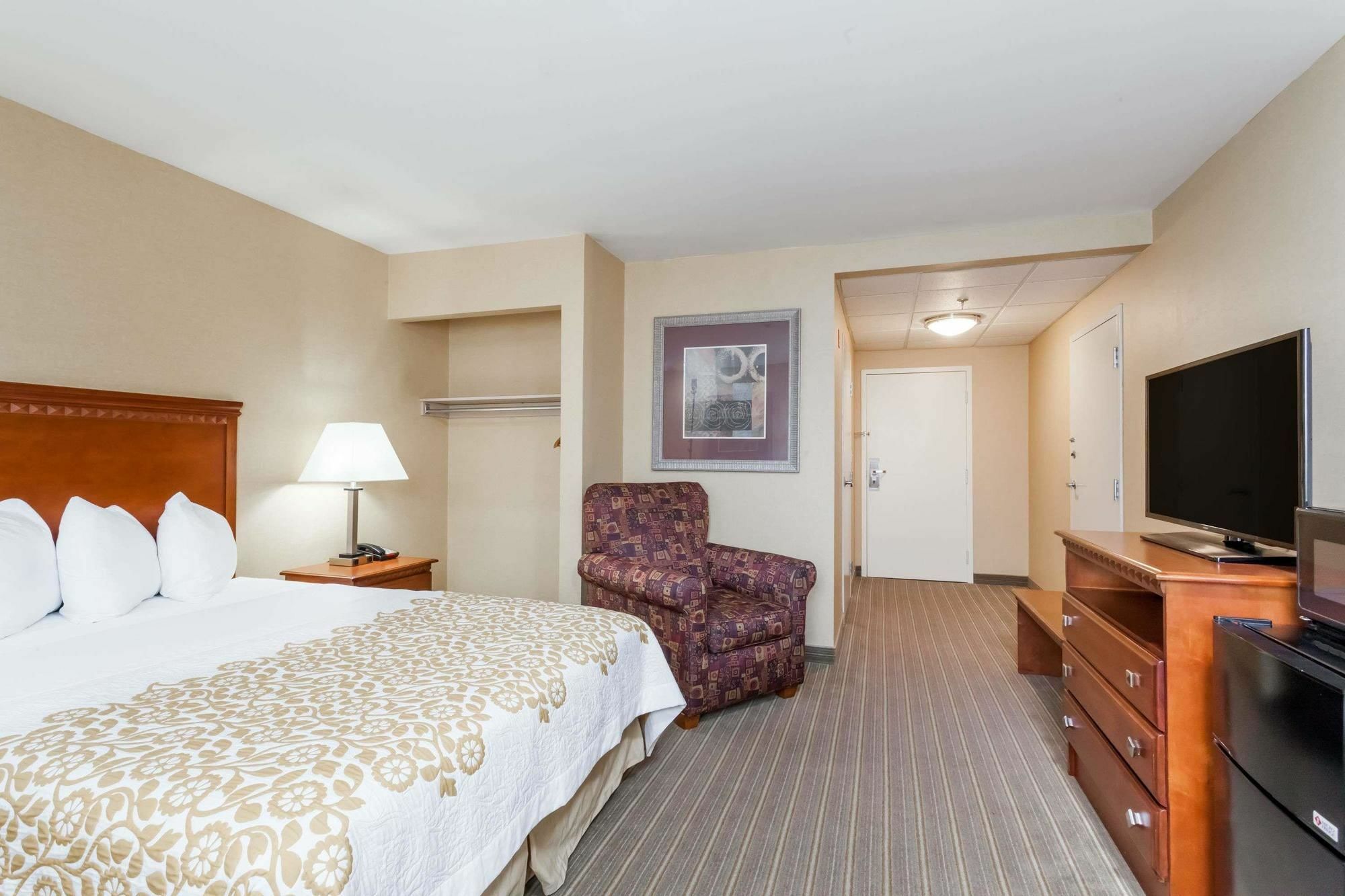 Days Inn By Wyndham Windsor Locks / Bradley Intl Airport Exteriér fotografie